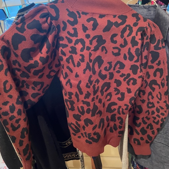 NWT 525 America Women's Animal Print pullover Sweater Size S - Picture 3 of 3